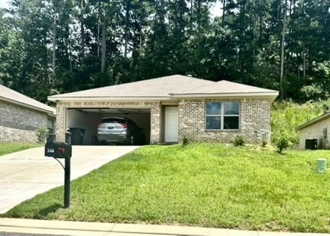 Building Photo - Charming 3-Bedroom Retreat in the Heart of... Rental