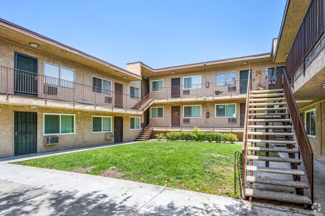 Los Arcos Apartments