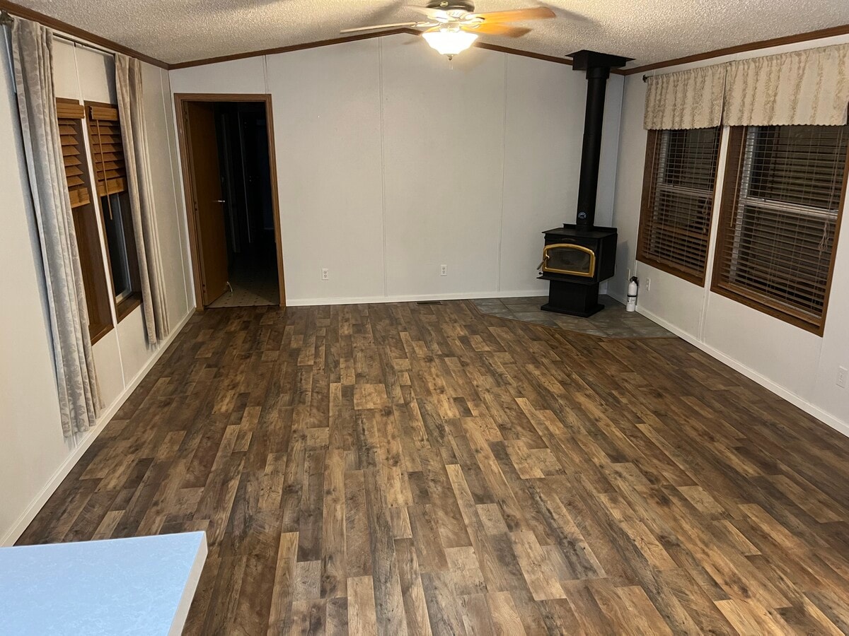 Photo - 863 Hulbert Rd W