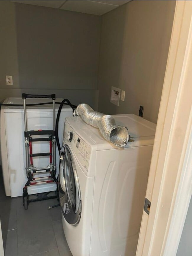 Photo - 220 Drumcliff Ct