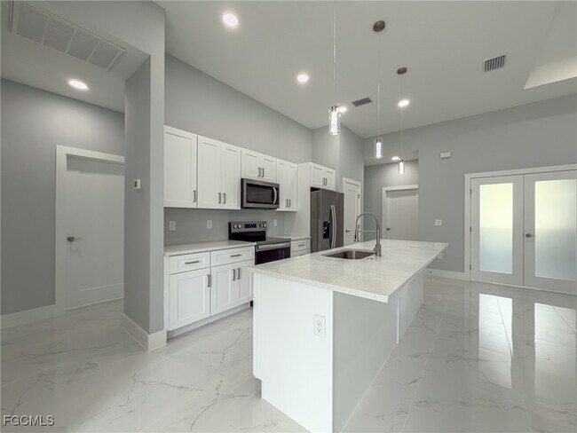 Photo - 6137 Higgins Ave