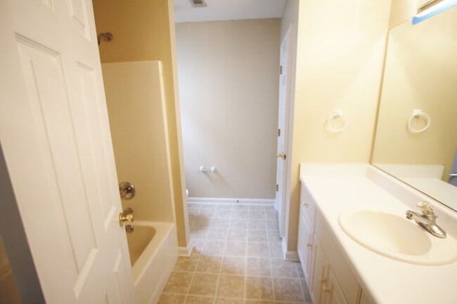 Photo - 629 Devon Rd