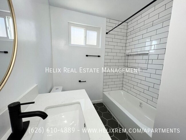 1063 Justin Ave