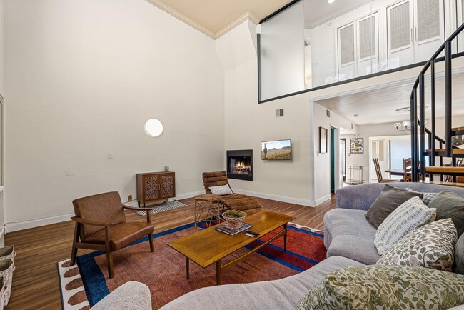 Photo - 385 W Pierson St Unidad E5