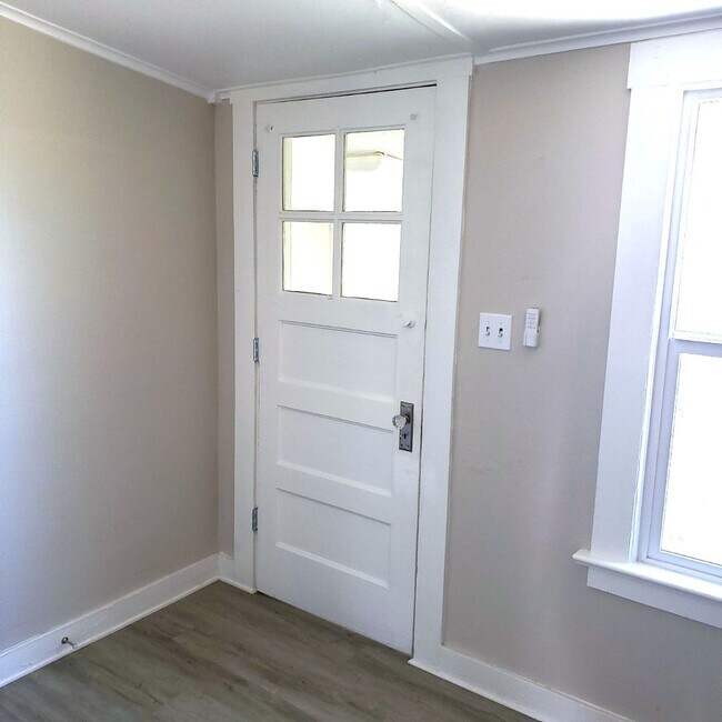 Photo - 3 Bedroom in McGill with basement  and Cov...