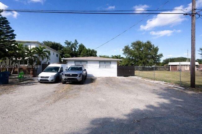 Photo - 2931 NW 47th St Unit 3