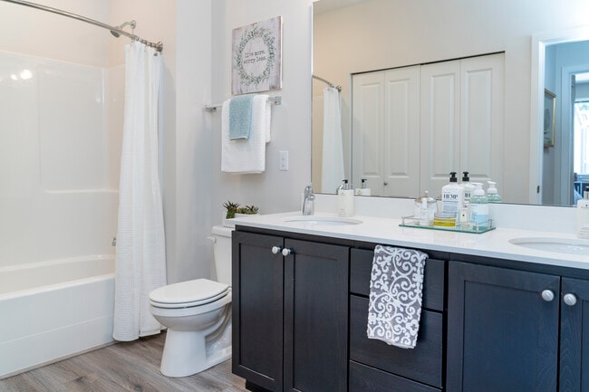 1x1 Deluxe l Model Bathroom