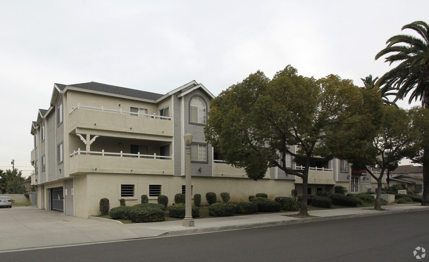 Palm Court Apartments - Palm Court Apartments