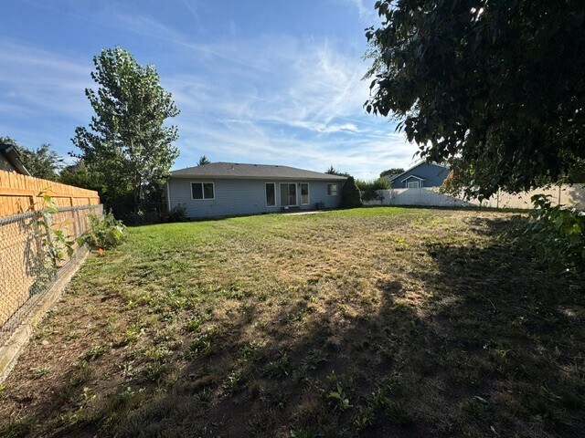 915 Dee Ct
