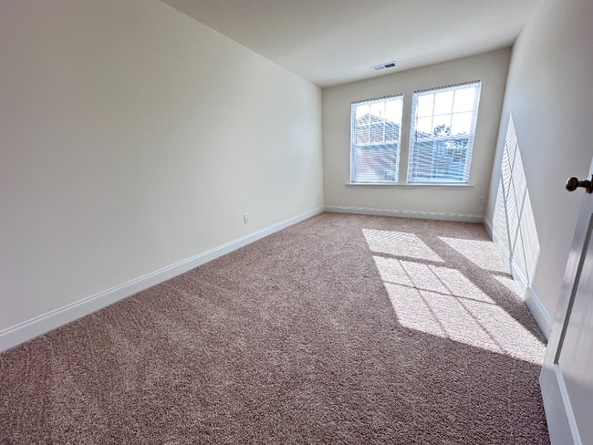 Photo - 107 Hyacinth Ln