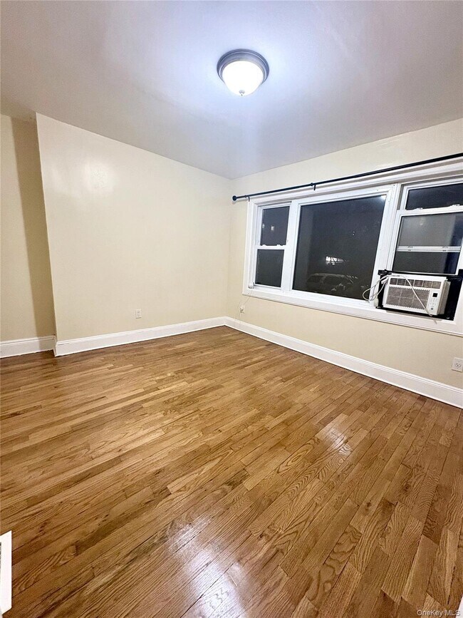 Photo - 88-69 Eldert Ln