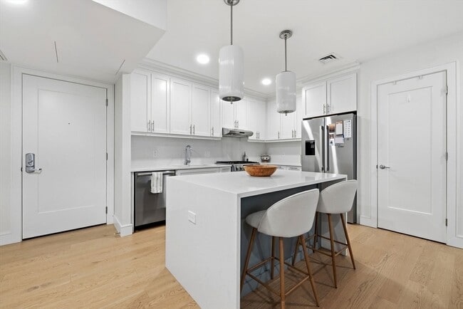 Photo - 301 Border St Unit 302