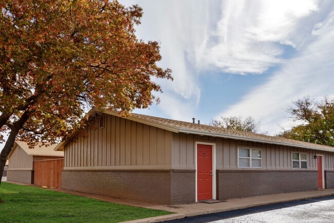 Photo - Oak Creek Apartments