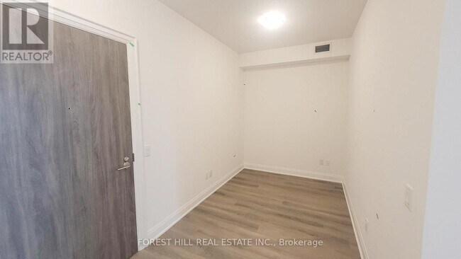 Photo - 10 Gatineau Dr Unit 1011w