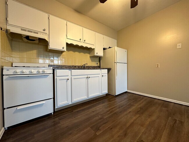Photo - Riley/Bradley Apartments