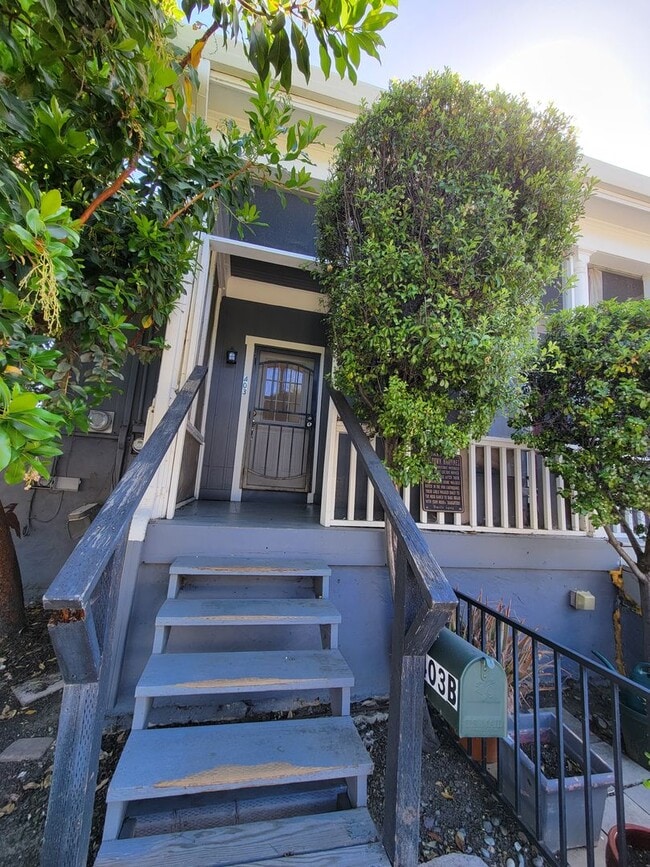 Photo - Adorable Downtown Duplex / 2 Bedroom 1 Bath