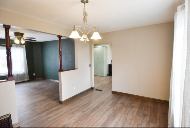 Photo - 204 Conley Ave S