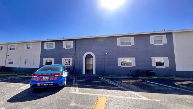 Fresh Paint, New Floors, 2/1 Available NOW - Fresh Paint, New Floors, 2/1 Available NOW