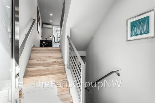 Photo - Stunning Mod West Seattle TH * Roof Deck Views, AC & Upgrades!
