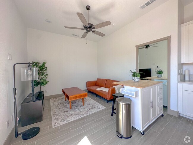 Building Photo - Move in Ready in Northwest Hanford Rental