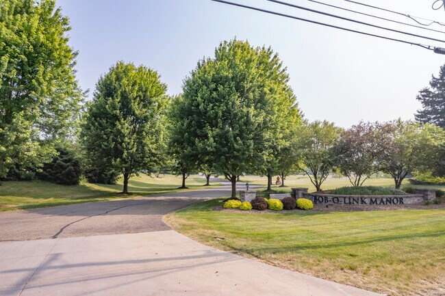 Photo - Bob-O-Link Manor