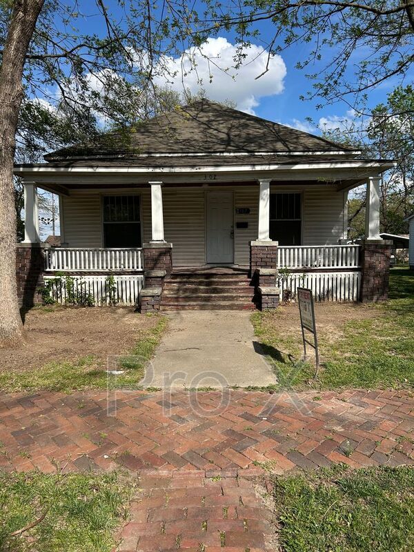 Photo - 307 S Elm St