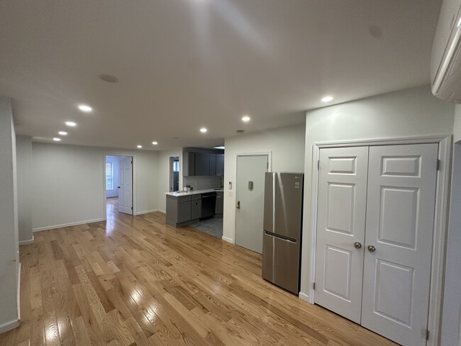 Photo - 10 -31 51st Avenue Unit Apt 3