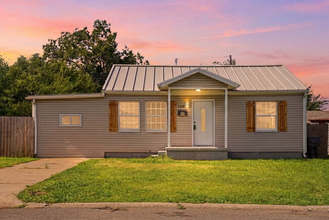 Building Photo - 549 E Ercoupe Dr