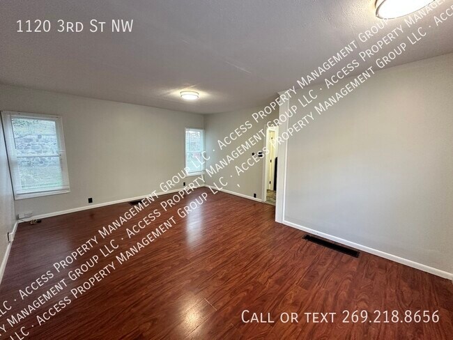 Photo - 1120 3rd St NW House