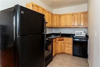 Building Photo - 309 Elm St Unit 3 Rental