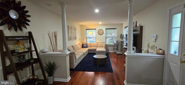 Photo - 222 Fountayne Ln