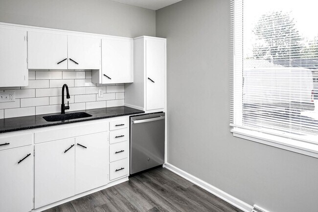 Photo - Amazing 2-Bedroom Apartment in Millard! Unit 04