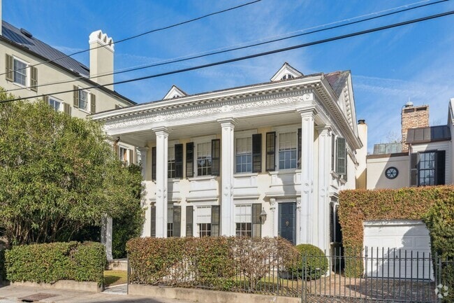 Building Photo - Gorgeous Historic South of Broad Home