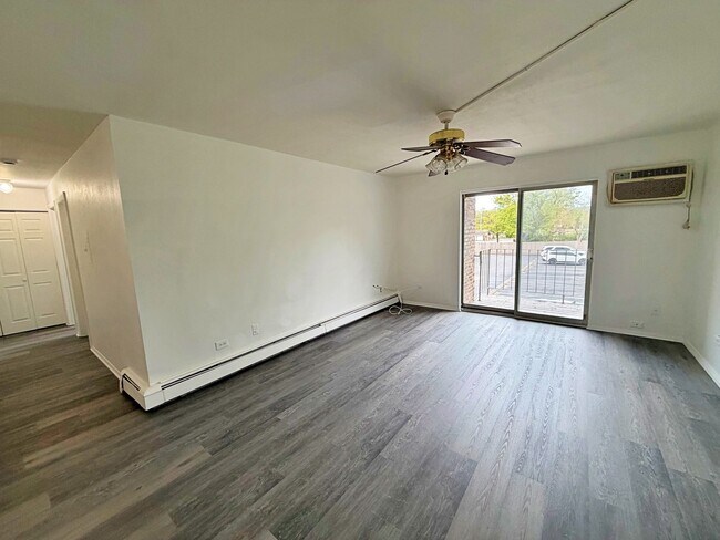 Photo - 841 Blossom Ln