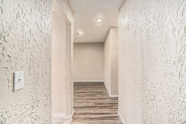Photo - Newly remodeled 1 bedroom 1 bathroom - Ask about our Security Deposit Alternative! Unidad 1321 Huntington #1