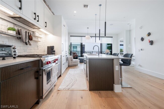 Photo - 850 Central Ave