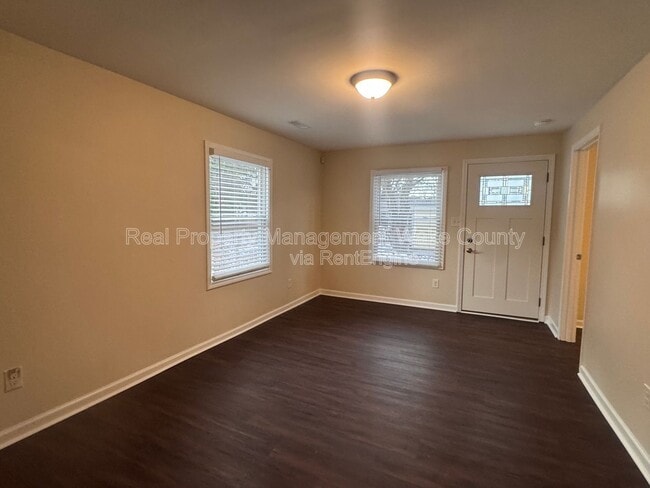 Photo - 1505 Axum Rd