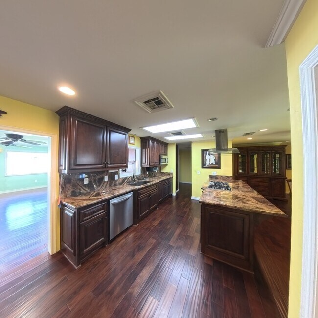 Photo - 18590 Roberts Rd