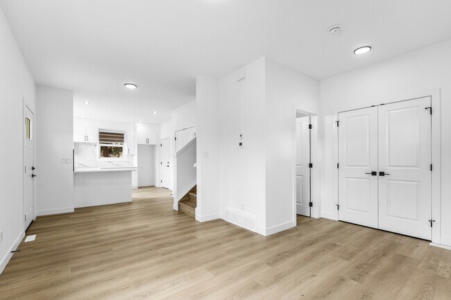 Photo - 11630-122 122 St NW Unit 1