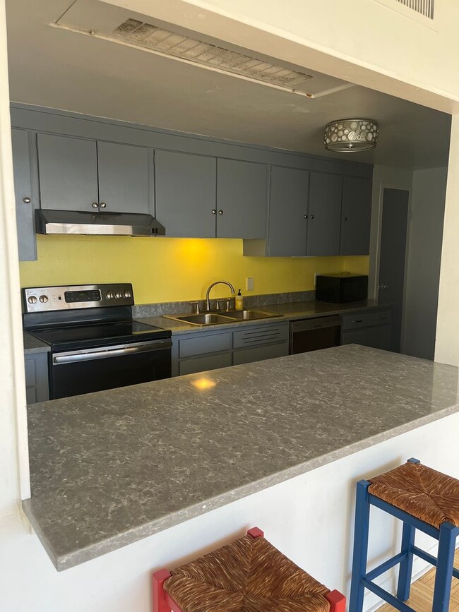 Photo - Downtown 1 Bedroom Condo Unit Park Plaza