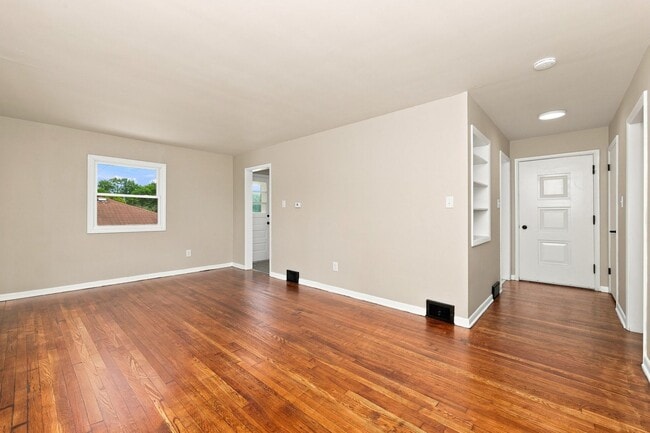 Photo - 248 Canterbury Dr