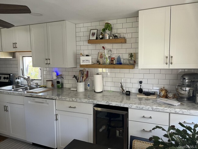 Photo - 525 Riverleigh Ave
