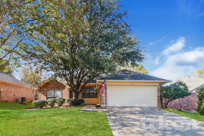 Building Photo - 1027 Brittany Dr