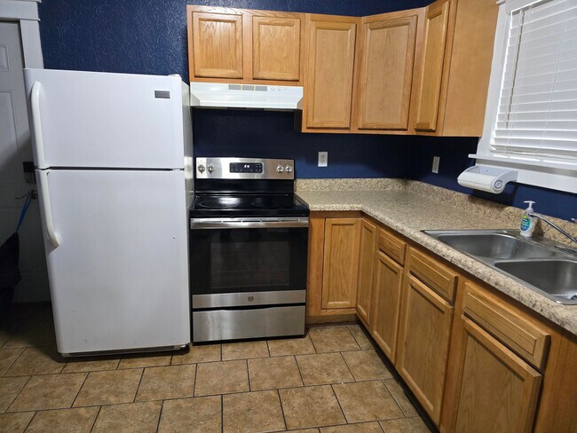 Photo - 748 S Union St