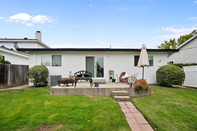 Photo - 421 Tustin Ave