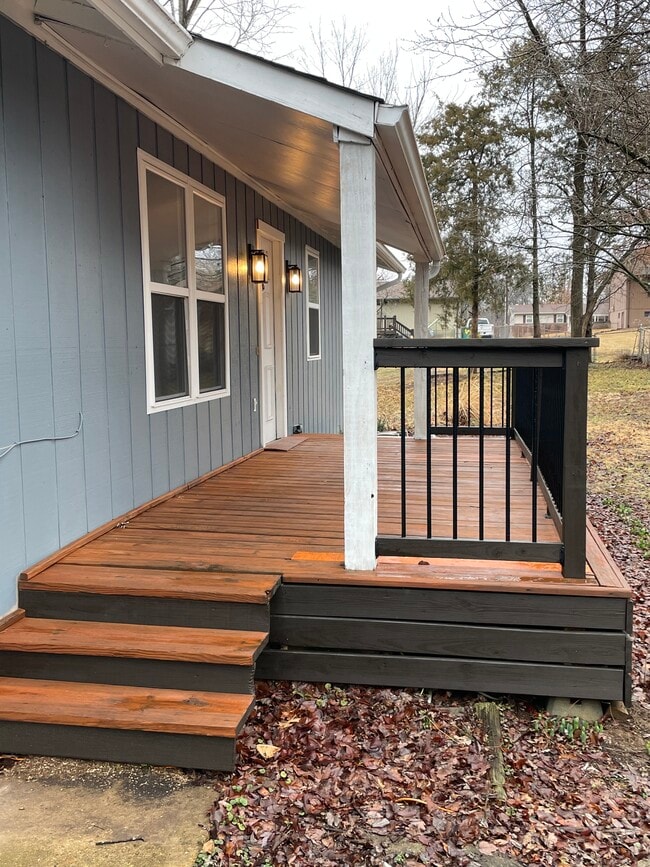 Covered front porch - 6647 Kenny Lane