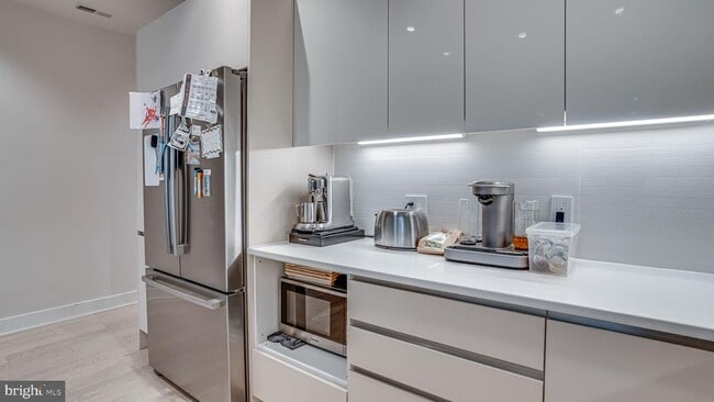 Photo - 2003 1st St NW