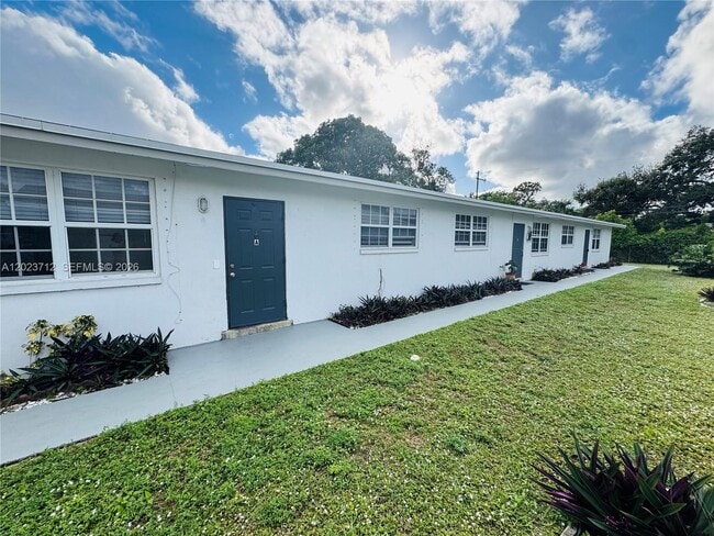 Building Photo - 631 NW 11th Ave Unit B