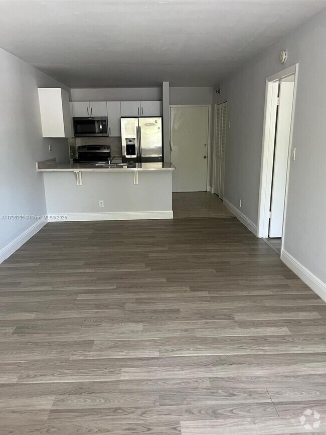 Building Photo - 2701 Riverside Dr Unit 203-B Rental