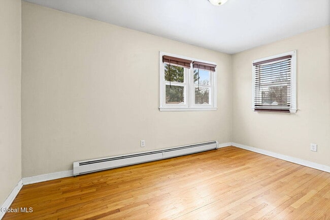 Photo - 165 S Pine Ave